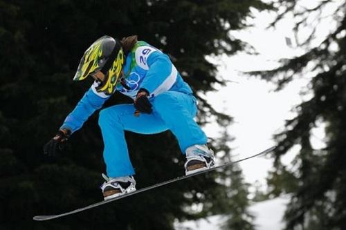 Atleta avança nas qualificatórias pela 3ª vez na temporada entre as melhores do circuito de Snowboard Cross / Foto: © 2010/Comité International Olympique (CIO)/HUET, John